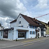 Dieses Gewerbehaus soll renoviert und sanft ausgebaut werden, um neuen Anforderungen gerecht zu werden.