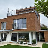 Detailansicht: Der neue Anbau ffnet sich gegen den Garten und bietet eine zustzliche Terrasse.