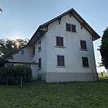 Ein altes Bauernhaus wird modernisiert und die ehemalige Scheune ausgebaut. Vor dem Umbau.