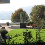 Gartenterrasse mit erweitertem Stein-/Kiesgarten.